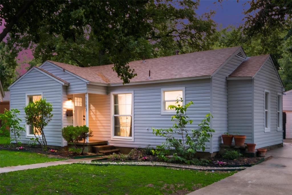 Photo of 1103 W Russell Avenue, Carrollton, TX 75006 (MLS # 21236801)