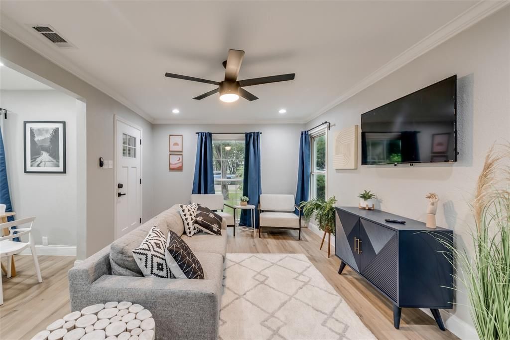 Photo of 1103 W Russell Avenue, Carrollton, TX 75006 (MLS # 21236801)