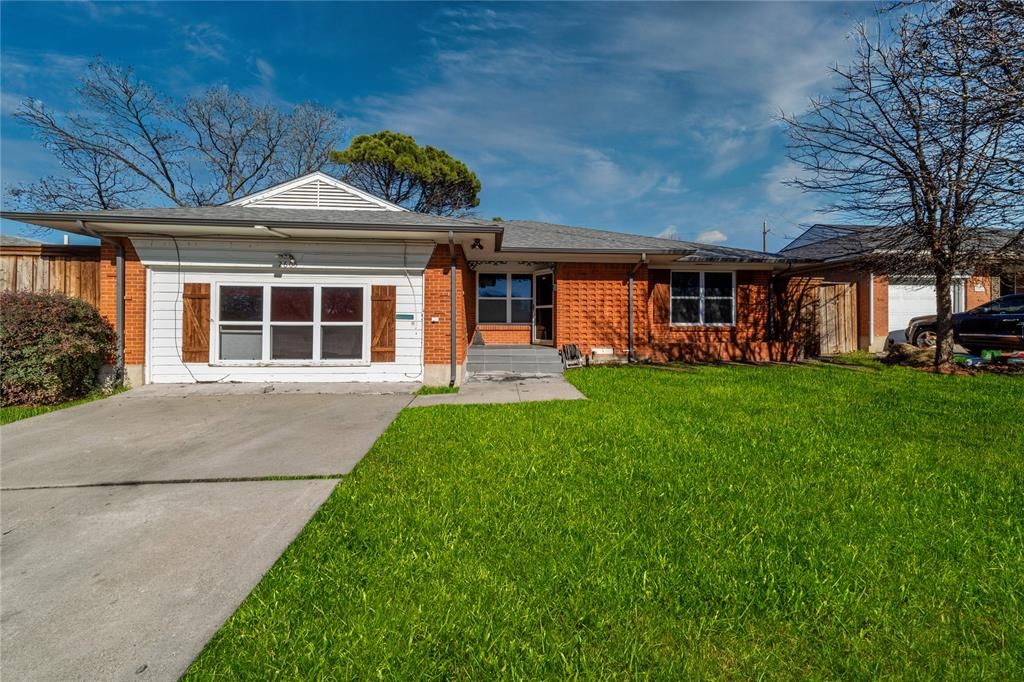 Photo of 2605 San Medina Avenue, Dallas, TX 75228 (MLS # 21157458)