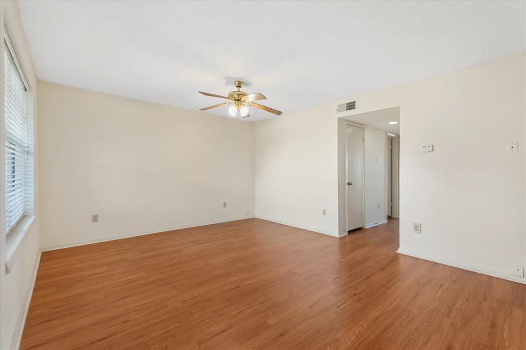 218 N Texas Boulevard 306
