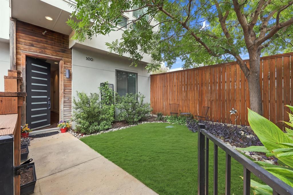 3816 Roseland Avenue D300