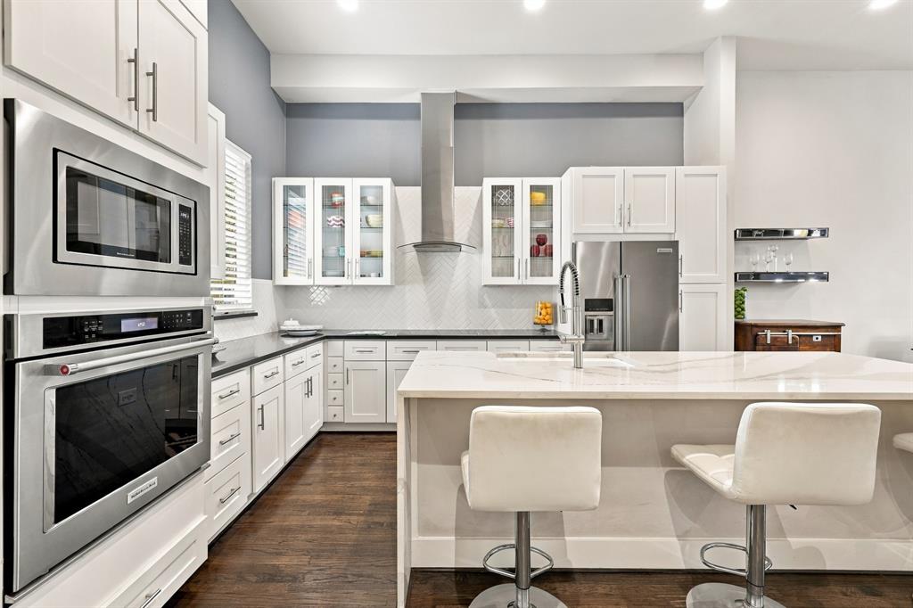 3816 Roseland Avenue D300