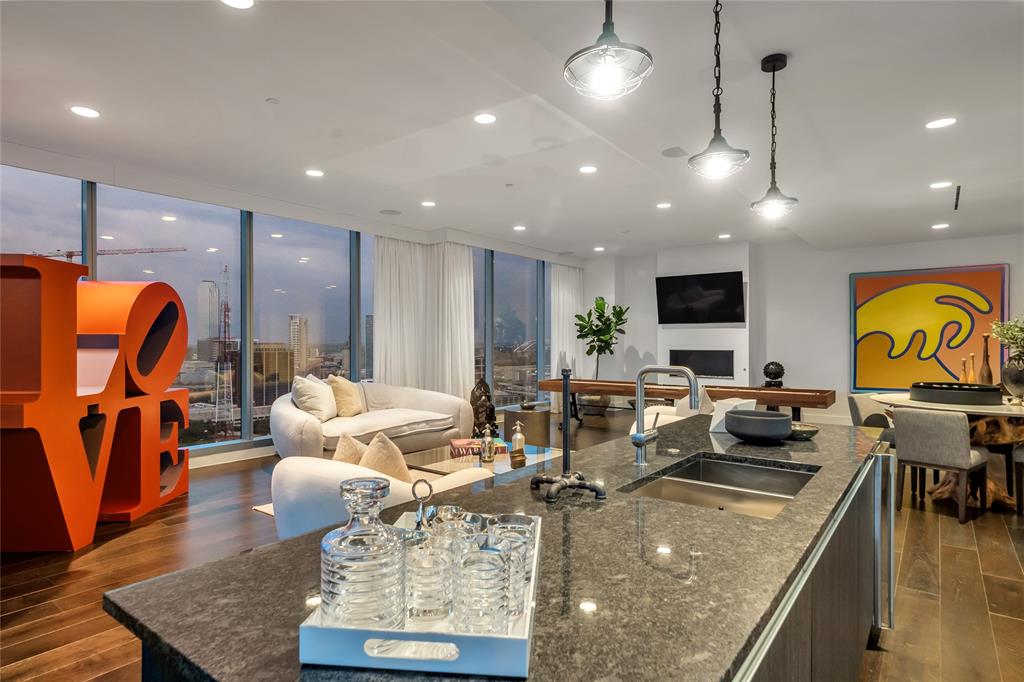 3130 N HARWOOD 2505