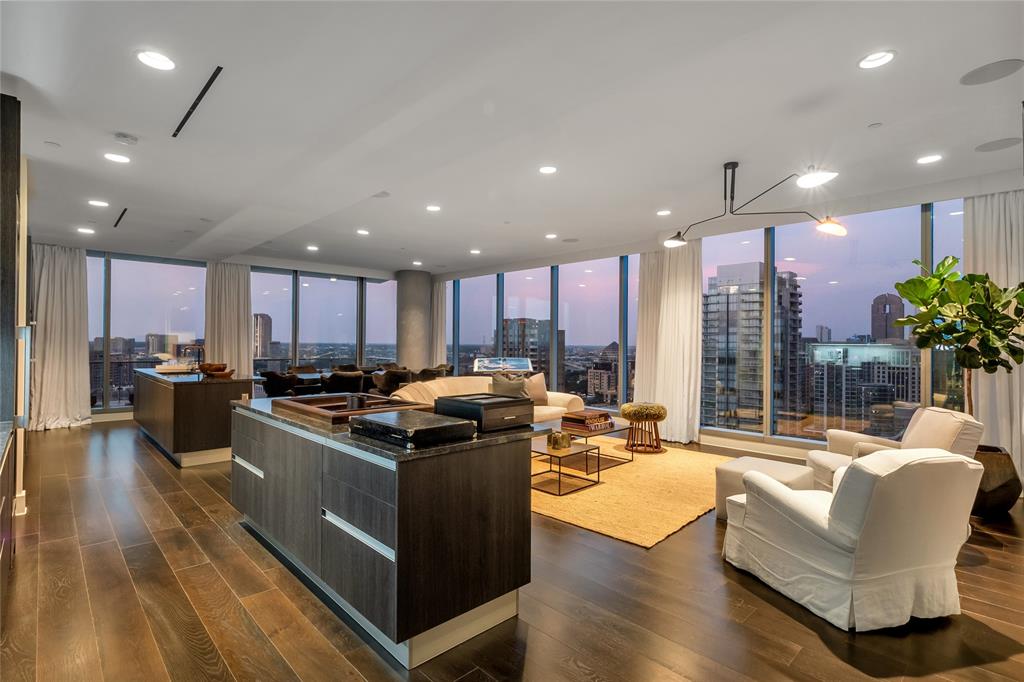 3130 N HARWOOD 2505
