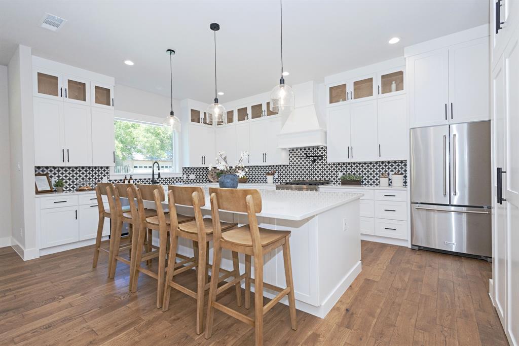 418 W 4th Street