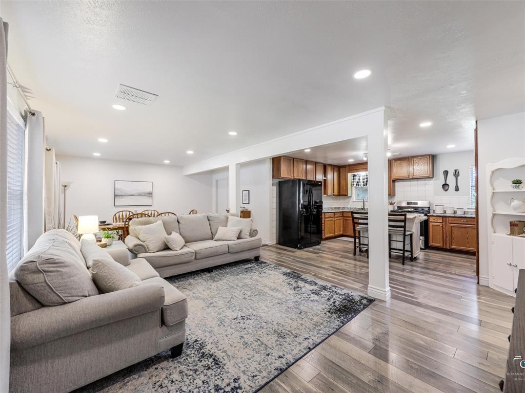 114 N Imperial Drive