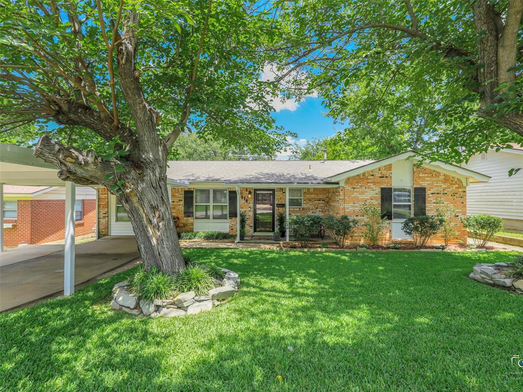 114 N Imperial Drive