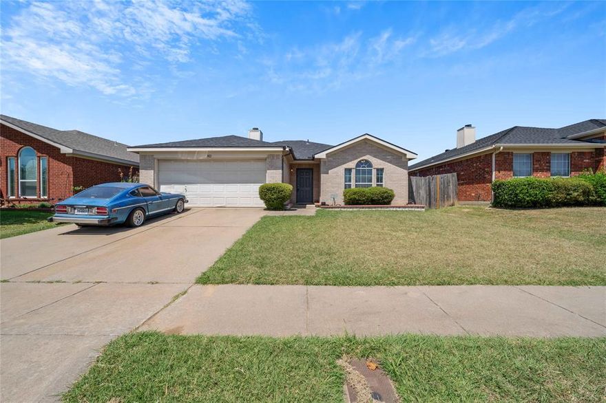 Beautifully Maintained Single-Story in South Meadow!
This light-filled and open 3-bedroom home offers comfort, charm, and a flowing layout perfect for everyday living and entertaining. Enjoy the warm ambiance of the spacious living area, complete with wood flooring and a classic brick fireplace. The oversized kitchen provides plenty of prep space, storage, and room to gather. Retreat to the large primary suite featuring an ensuite bath for added privacy and relaxation. Generously sized secondary bedrooms offer flexibility for guests, a home office, or play space. The expansive backyard is perfect for outdoor fun, gardening, or future upgrades. Ideally located in South Meadow near shopping, dining, and commuter routes—this one checks all the boxes!