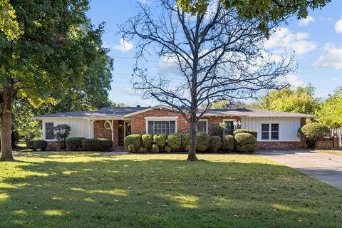 Photo of 7016 Deville Drive, North Richland Hills, TX 76180 (MLS # 21101580)