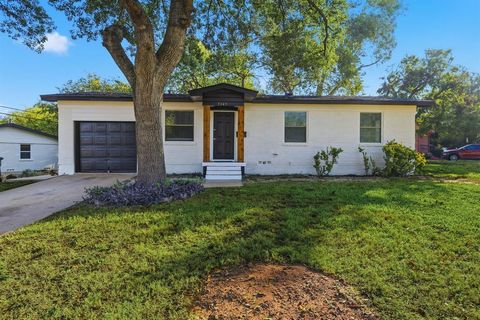 Photo of 5345 Hensley Drive, Fort Worth, TX 76134 (MLS # 21261238)
