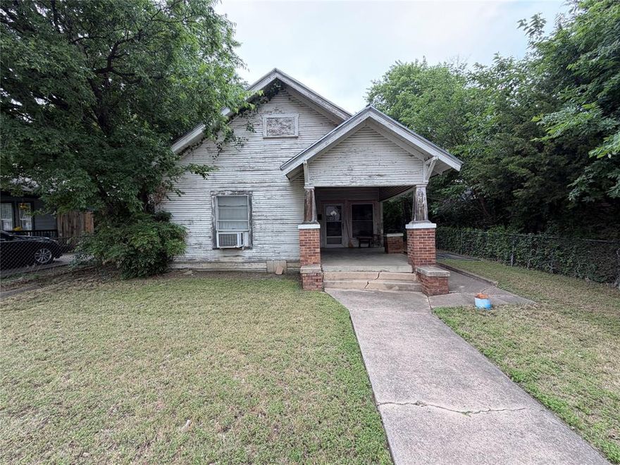 *** Multiple offers received, highest and best due by Monday, May 25th by 2:00 PM *** 
Investor special in the heart of Fort Worth! Perfect for investors, builders, or developers looking for their next project. Whether you choose to renovate the existing structure or tear down and rebuild, this property offers strong potential in a growing area with ongoing nearby redevelopment. Conveniently located with easy access to major highways, Downtown Fort Worth, shopping, dining, and local schools. Property being sold as-is.