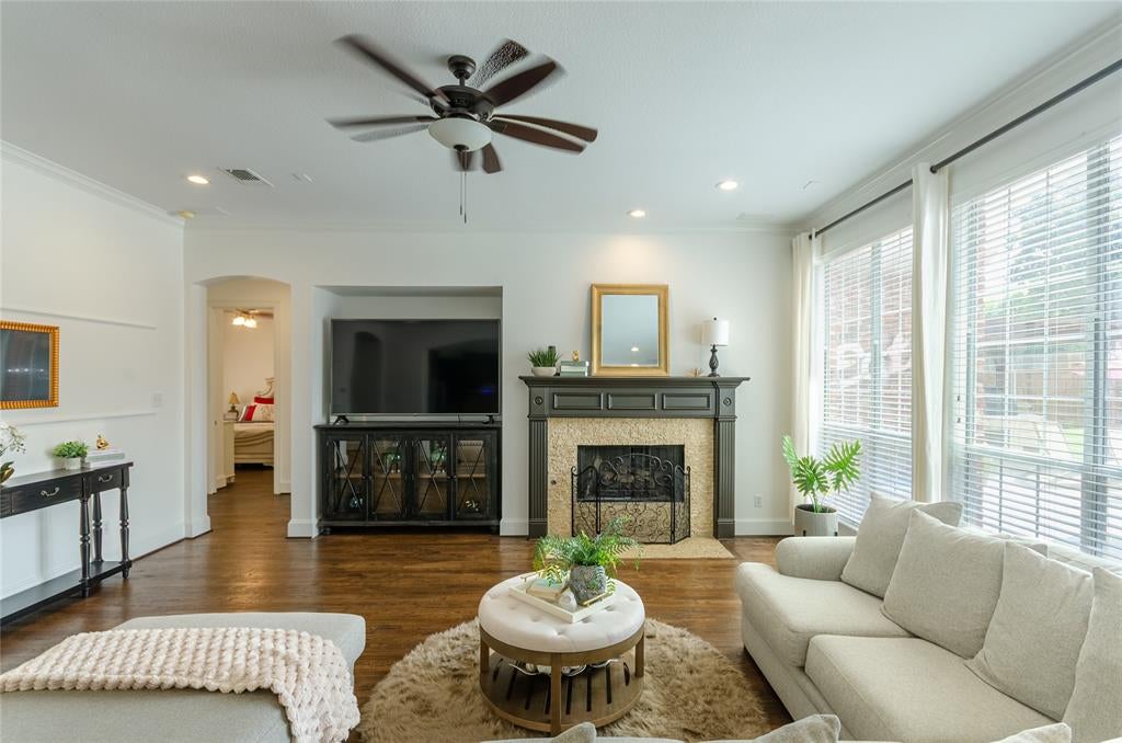 901 Woodcliff Drive