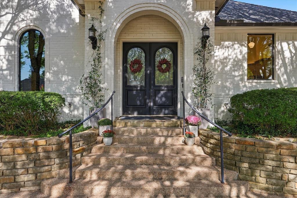 700 Glen Abbey Drive
