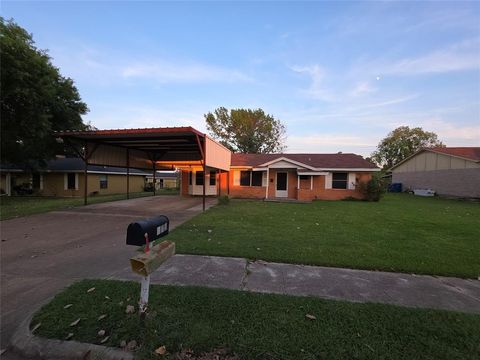 718 Contour Drive Mexia TX 76667