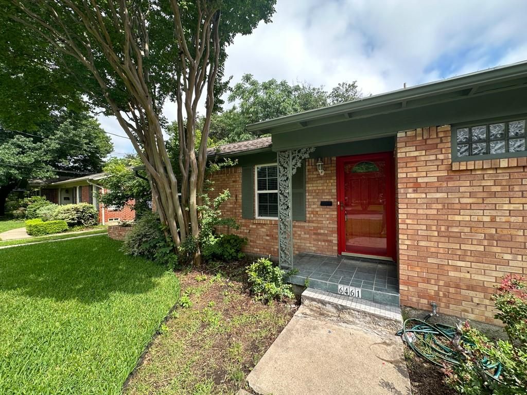 Photo of 6461 Danbury Lane, Dallas, TX 75214 (MLS # 21252020)