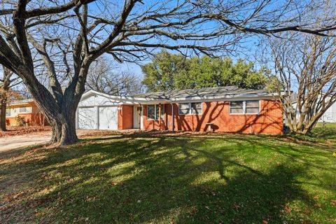 1204 Crestview Drive Hurst TX 76053