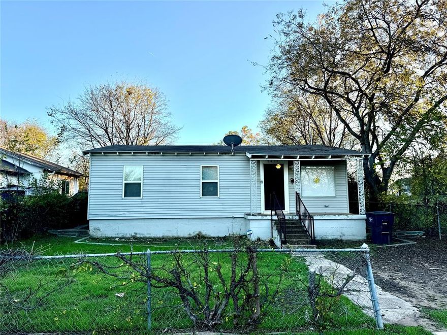 Come see this cute starter home before it's gone! The whole house is recently remodeled and features 2 spacious bedrooms, 1 full bath and a great flex space that you can use as a home office, nursery or seating area. You will love how bright and spacious it is, as well as the hard floors throughout. Outside, you will enjoy a big back yard, perfect for a growing family and pets. Come see it today!