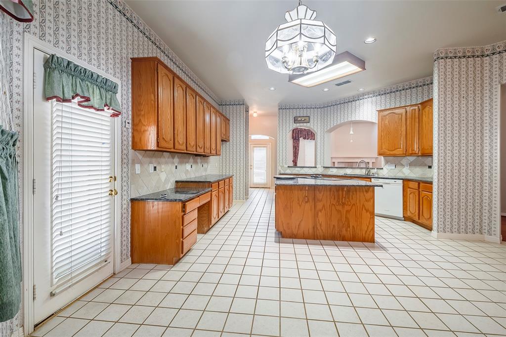 Crowley, Texas 76036, United States, 4 Bedrooms Bedrooms, ,3 BathroomsBathrooms,Residential,Pending,117127