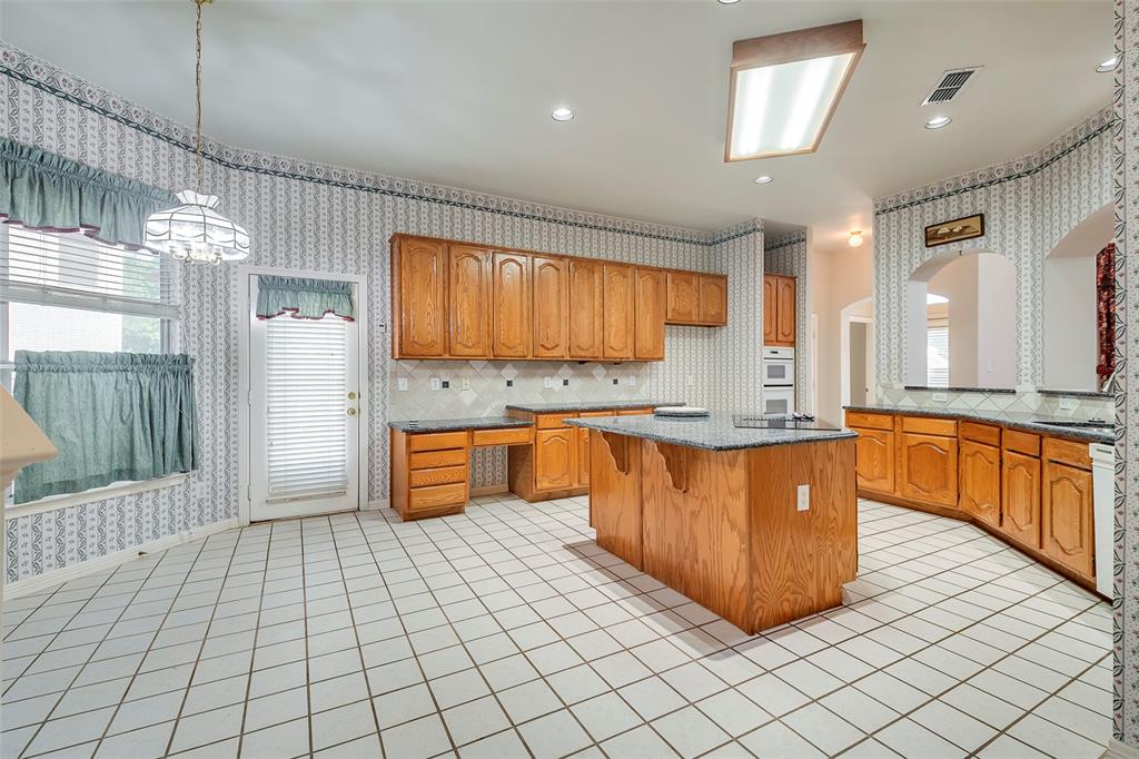 Crowley, Texas 76036, United States, 4 Bedrooms Bedrooms, ,3 BathroomsBathrooms,Residential,Pending,117127