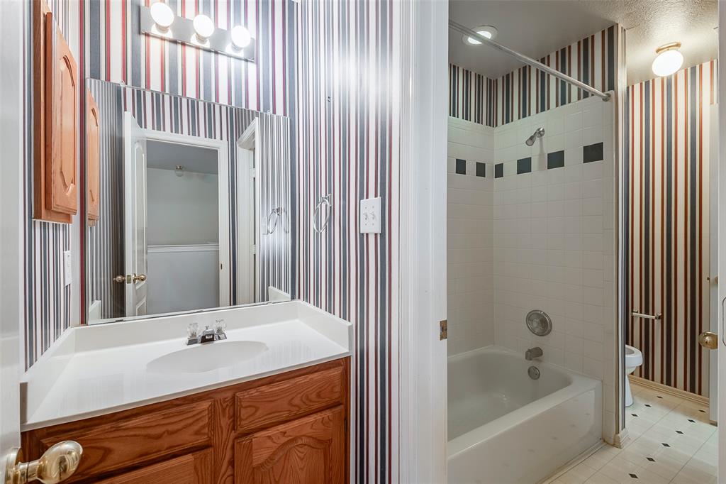 Crowley, Texas 76036, United States, 4 Bedrooms Bedrooms, ,3 BathroomsBathrooms,Residential,Pending,117127