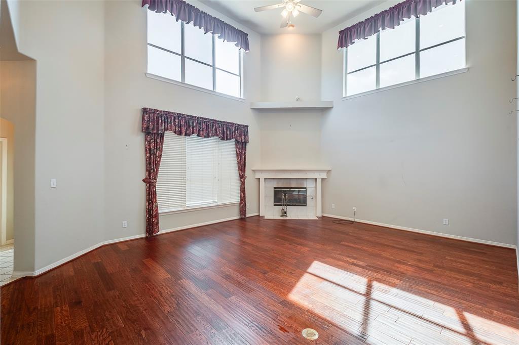 Crowley, Texas 76036, United States, 4 Bedrooms Bedrooms, ,3 BathroomsBathrooms,Residential,Pending,117127