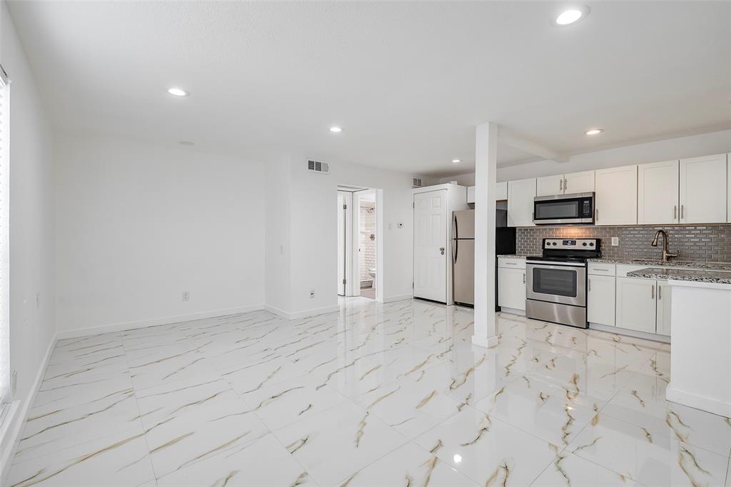 Three Holland Place Condo - Residential