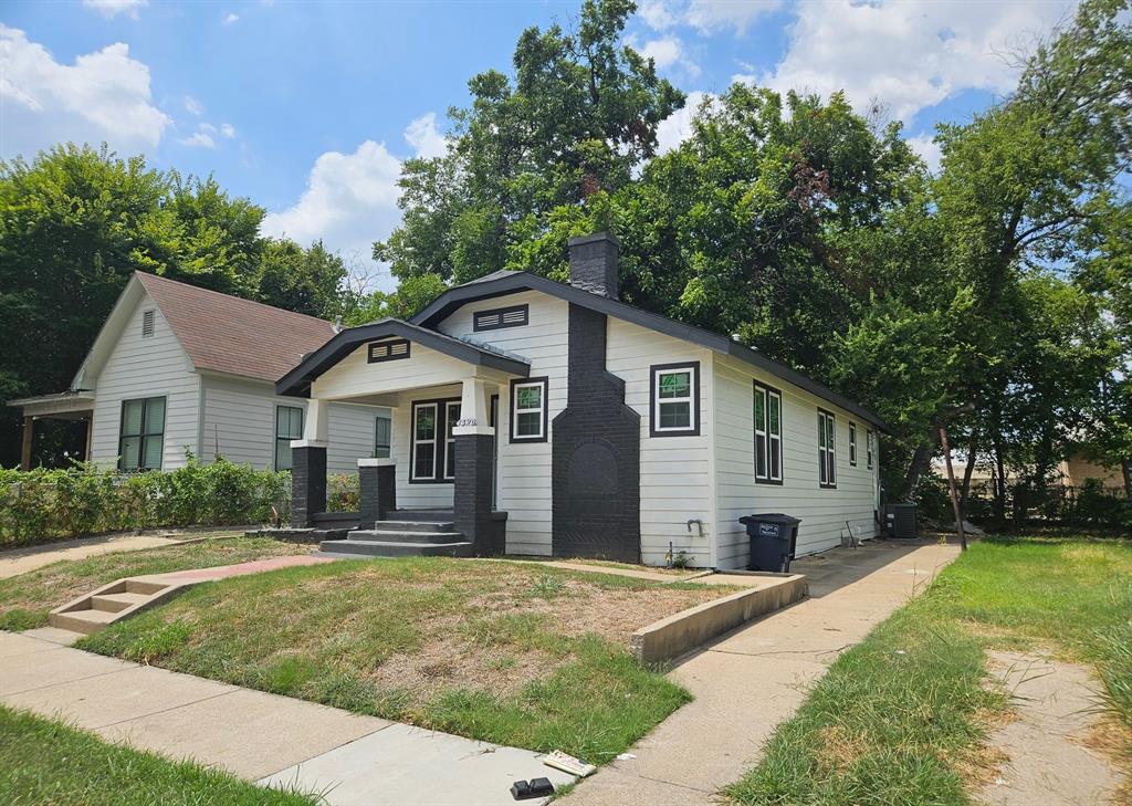 Photo 2 of 17 of 1320 Missouri Avenue house