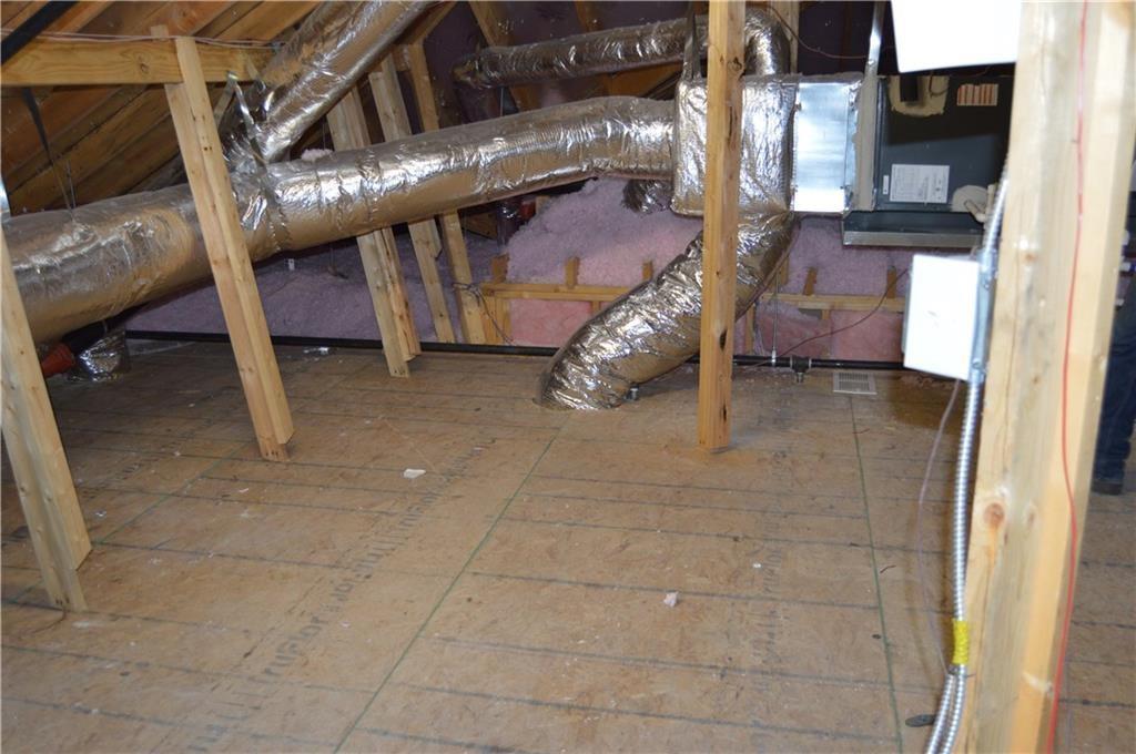 PRESTON CIRCLE OFFICE PARK LLC - Commercial Lease