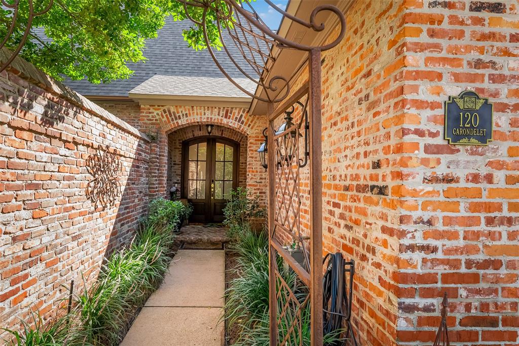 120 Carondelet Court
