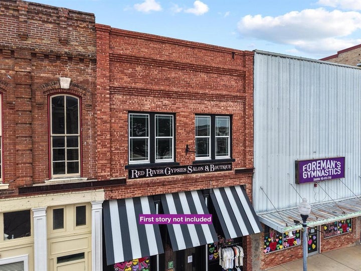 Photo 1 of 26 — 121 E 5th Street 2, Bonham, TX 75418