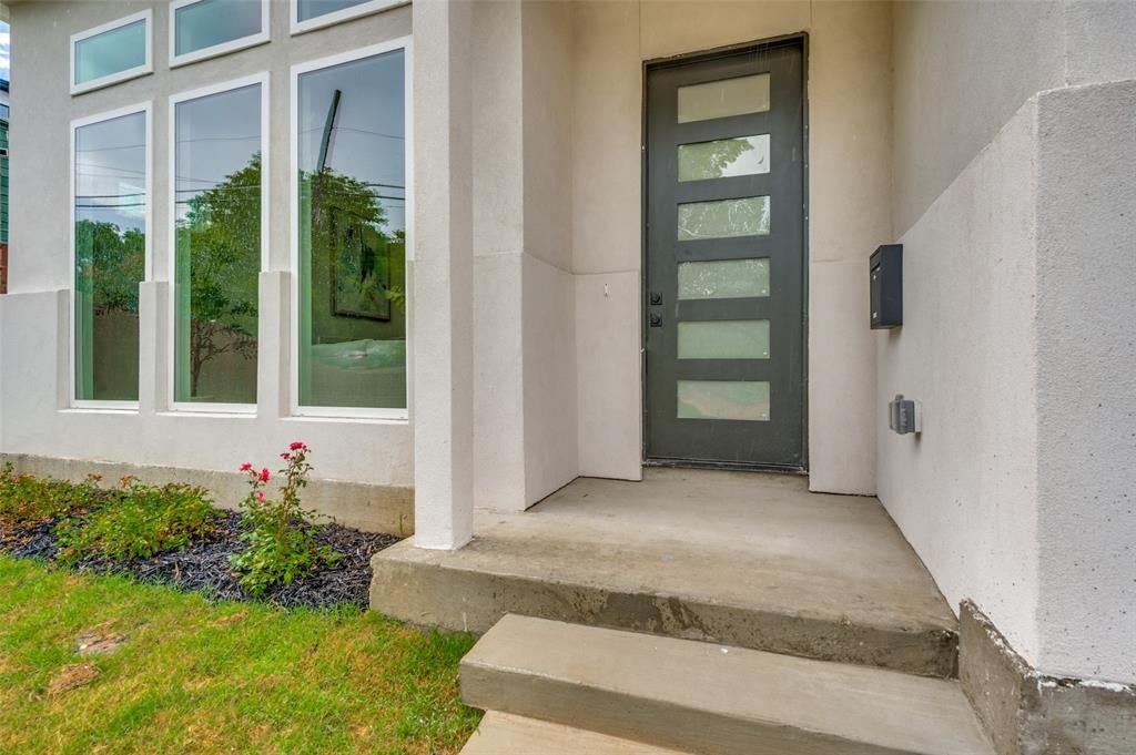 Photo of 1511 Morrell Avenue, Dallas, TX 75203 (MLS # 21306741)