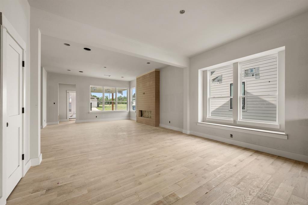 207 W 7th Street