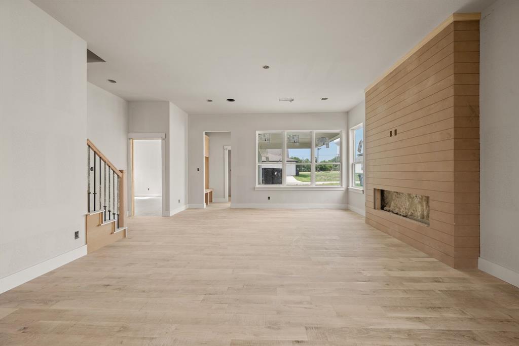207 W 7th Street