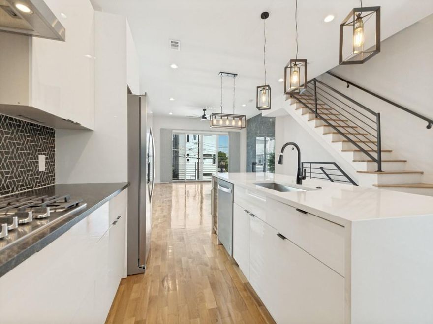 A stunning 3-story modern townhome in the heart of Dallas where designer finishes meet an unbeatable location. Built in 2020, this 3-bedroom, 3.5 bath home delivers 2,341 square feet of thoughtfully designed space across three levels, crowned by a private rooftop terrace with breathtaking views of the Dallas skyline. The main living level showcases an open-concept floor plan flooded with natural light and anchored by wide-plank hardwood floors and soaring ceilings. The sleek chef's kitchen features a gas cooktop, stainless steel appliances, and an oversized waterfall island built for entertaining. A gorgeous electric fireplace adds warmth and sophistication to the living area. The primary suite is a true retreat generous walk-in closet, spa-inspired bath with dual vanities and a luxurious shower. Two additional en-suite bedrooms offer flexibility for guests or a home office. A dedicated first-floor flex space adapts easily to your lifestyle.
