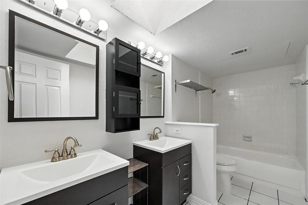 Glen Oaks Twnhms Condo - Residential