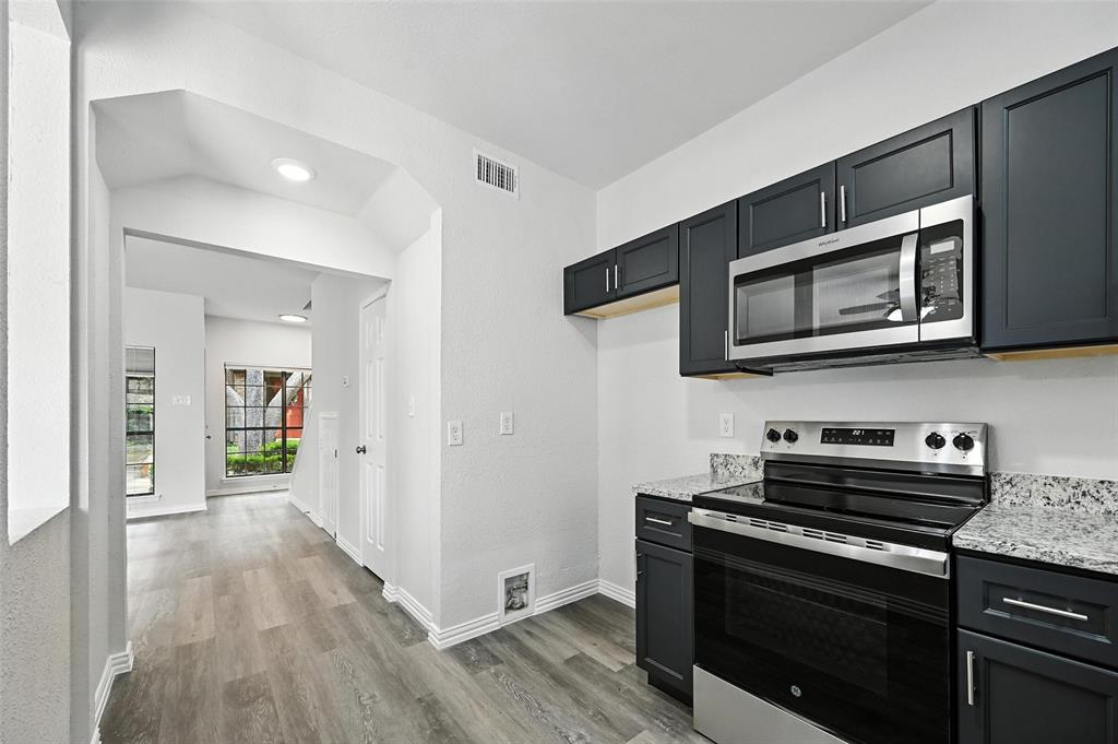 Glen Oaks Twnhms Condo - Residential