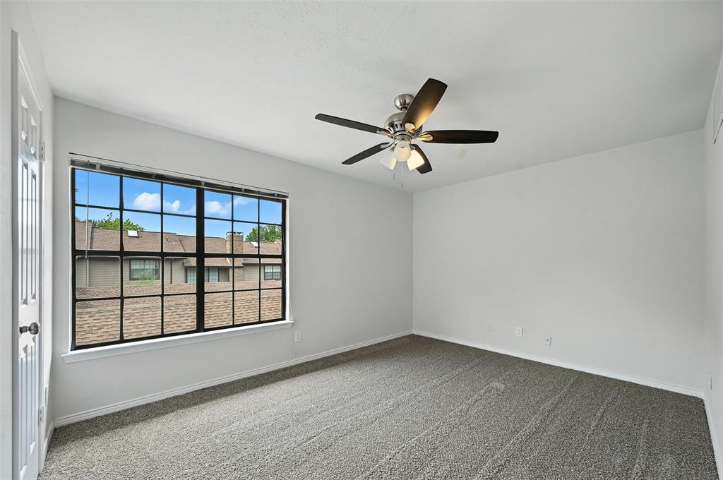 Glen Oaks Twnhms Condo - Residential