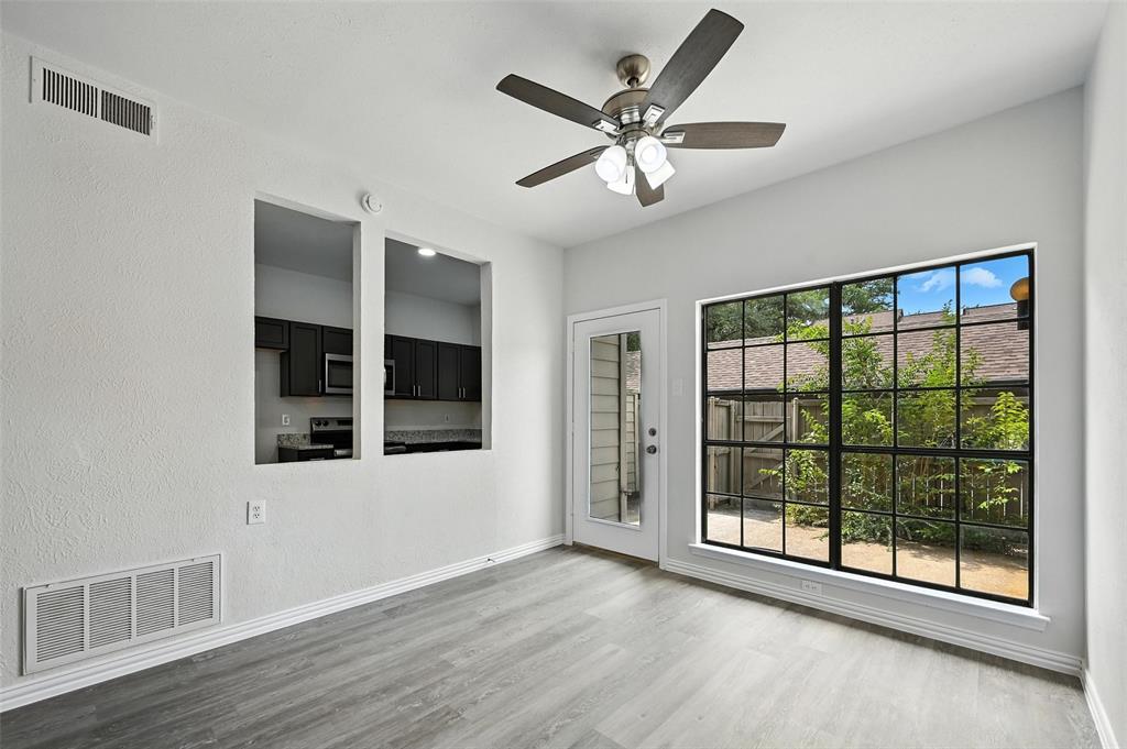 Glen Oaks Twnhms Condo - Residential