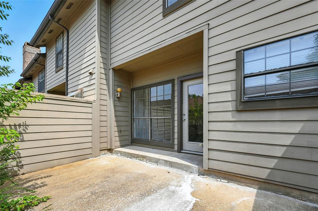 Glen Oaks Twnhms Condo - Residential