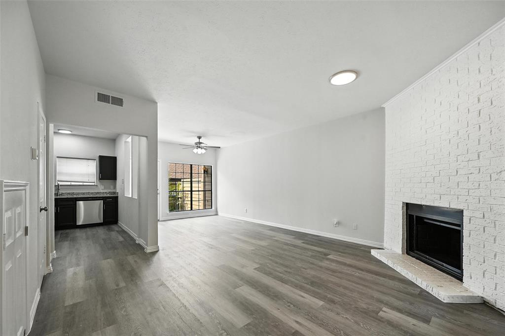 Glen Oaks Twnhms Condo - Residential