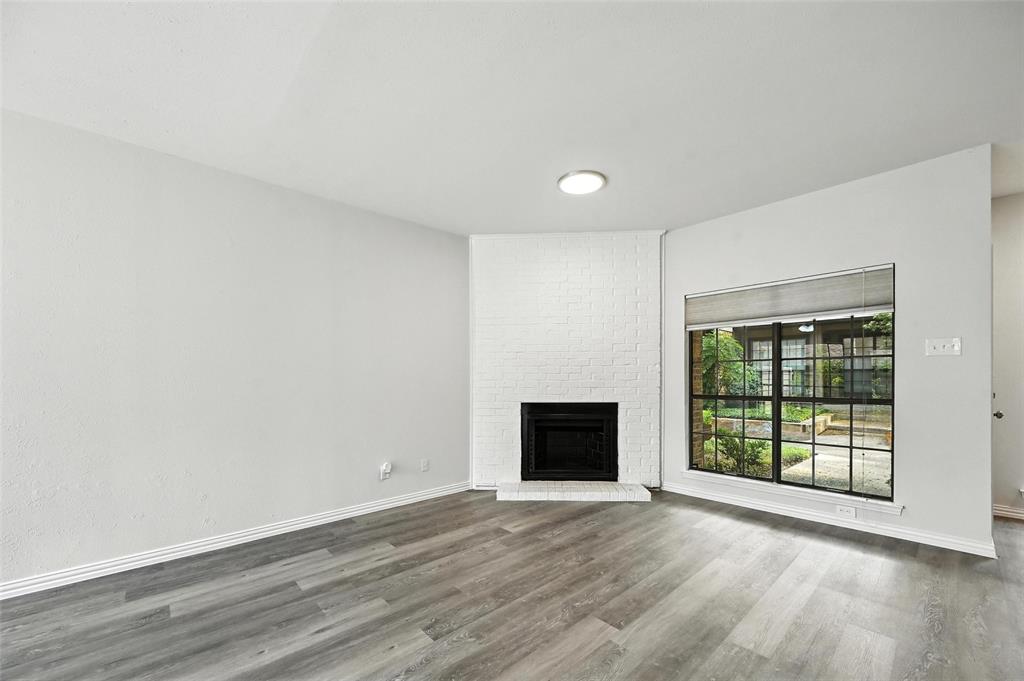 Glen Oaks Twnhms Condo - Residential