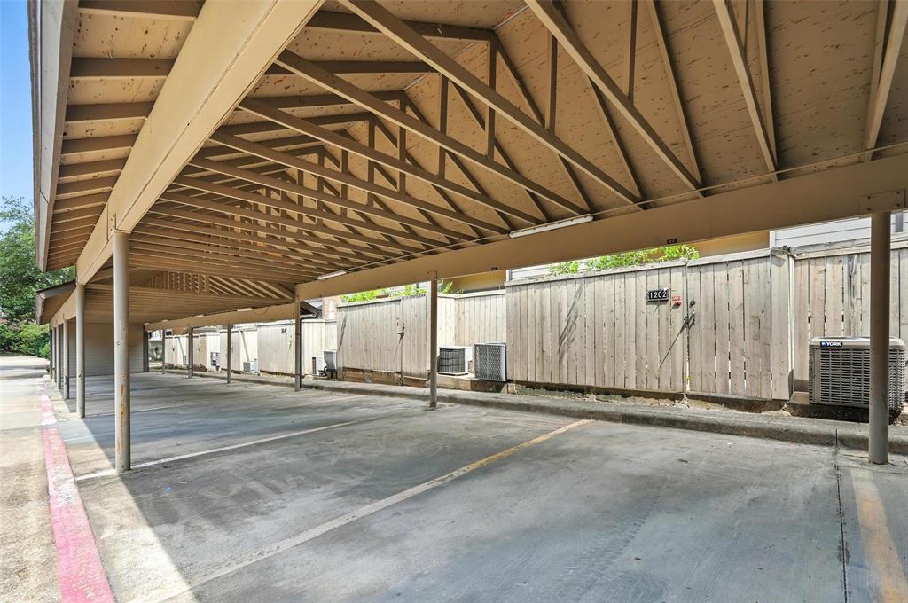 Glen Oaks Twnhms Condo - Residential