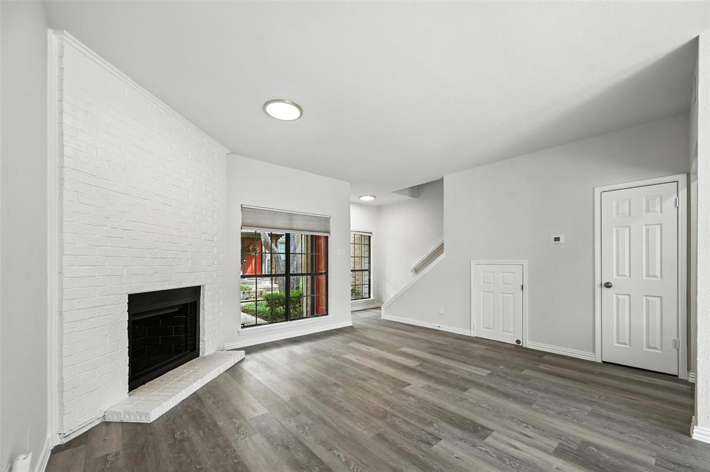 Glen Oaks Twnhms Condo - Residential