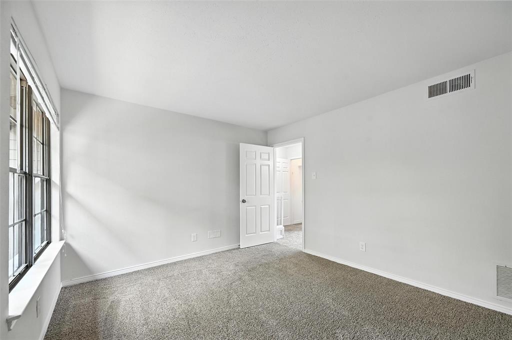 Glen Oaks Twnhms Condo - Residential