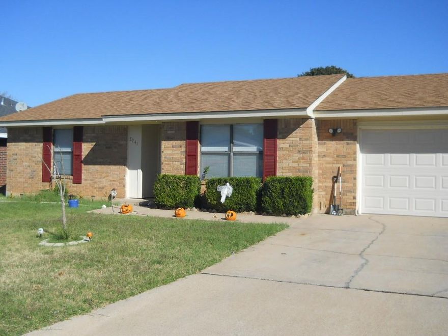 Wylie Schools! This 3 bedroom 2 bath home is ready for rent. Just down the road from the Wylie East Schools, great bedroom size, and huge master bedroom. 1 car garage and privacy fence. Small pets allowed with pet deposit. 

Requires tenant enrollment to the Tenant Benefit Package through Gerard Real Estate. Ask us for details.  $39 a month.