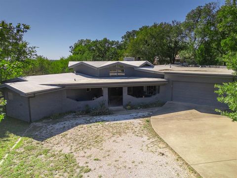 Photo of 705 NW 10th Street, Mineral Wells, TX 76067 (MLS # 21254960)