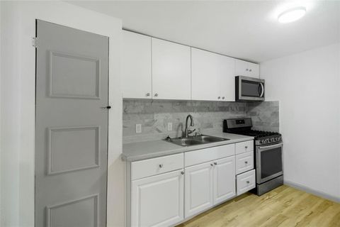 Tiny photo for 2452 W Brooklyn Avenue, Dallas, TX 75211 (MLS # 21210336)