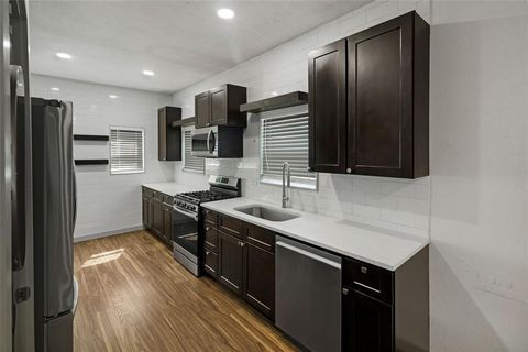 Tiny photo for 2452 W Brooklyn Avenue, Dallas, TX 75211 (MLS # 21210336)