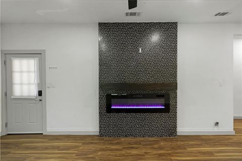 Tiny photo for 2452 W Brooklyn Avenue, Dallas, TX 75211 (MLS # 21210336)