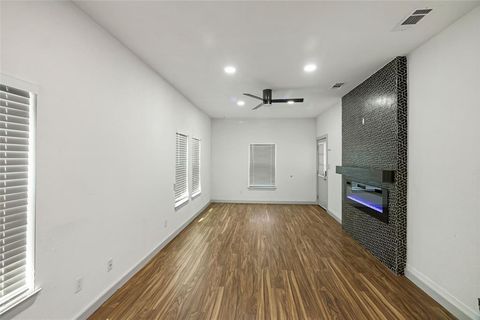 Tiny photo for 2452 W Brooklyn Avenue, Dallas, TX 75211 (MLS # 21210336)